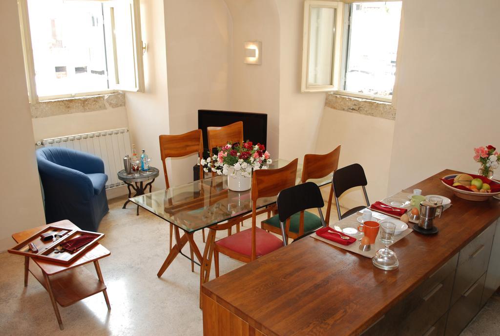 Appartamento Piazza Farnese Рим Стая снимка