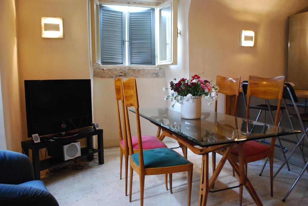 Appartamento Piazza Farnese Рим Екстериор снимка